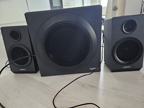 Logitech 2.1 kaiutinsetti subwooferilla
