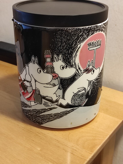 Arabia Muumi purkki 1,2L Seikkailu Muutto. Uusi. Tarrallinen
