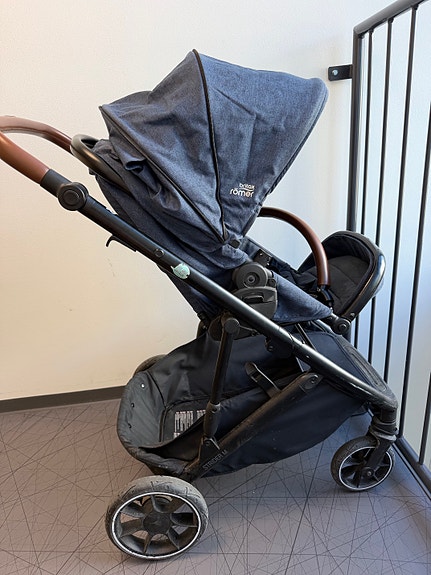 Britax yhdistelmävaunut ja turvakaukalo sininen