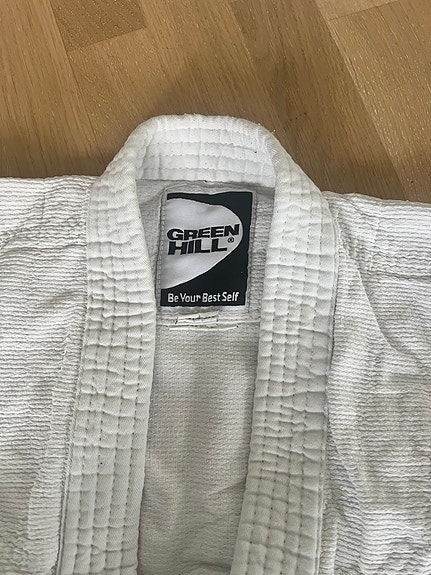 Green Hill lasten judopuku 130 cm + valkoinen vyö