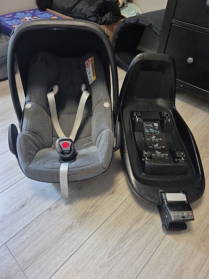 Maxi-Cosi Pebble Pro i-Size turvakaukalo ja jalusta