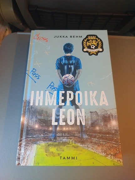 IHMEPOIKA LEON
