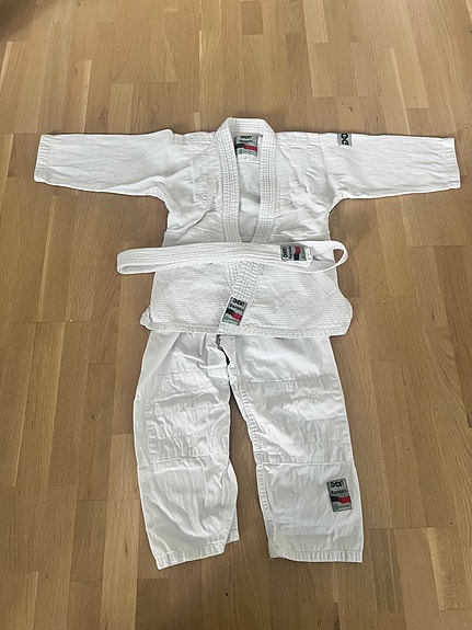DAX Bambini lasten judopuku 130 cm + valkoinen vyö