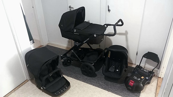 Britax yhdistelmävaunut+ turvakaukalo telakalla
