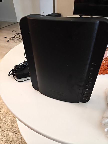 Arris TG2492S WiFi-modeemi musta