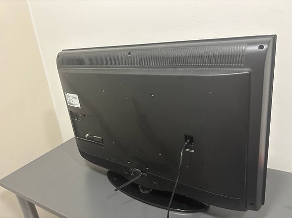 Samsung LE32D404E2W 32" taulutelevisio musta