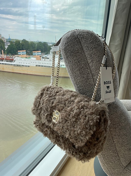 Hugo Boss x Steiff uusi ruskea laukku/käsilaukku/crossbody