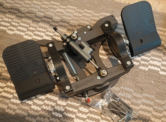 MFG Crosswind V3 polkimet lisävarusteineen