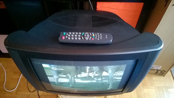 Schneider 21'' TV + kaukosäädin + alkuperäinen pakkaus