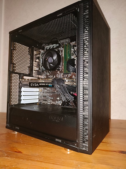 Pelitietokone r5/16gb Ram/256Gb ssd