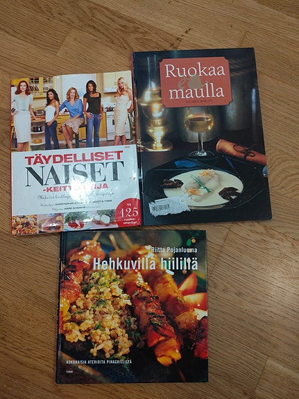 Täydelliset naiset, hehkuvilla hiilillä ja ruokaa maulla