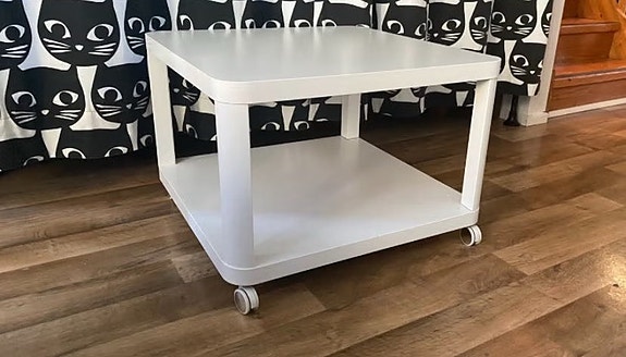 IKEA TINGBY Apupöytä pyörillä