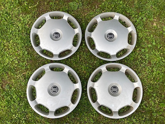 Volvon 15" pölykapselit. 4 kpl.