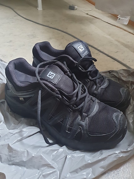 Salomon kengät. Koko 42