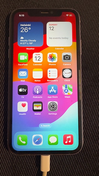Myydään hyväkuntoinen iPhone 11 (Violetti) – 90 €