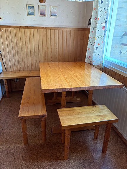 Mäntyinen ruokailuryhmä