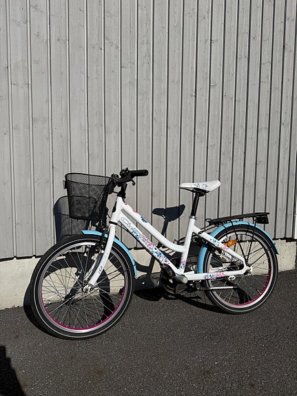 Crescent tyttöjen pyörä 20"