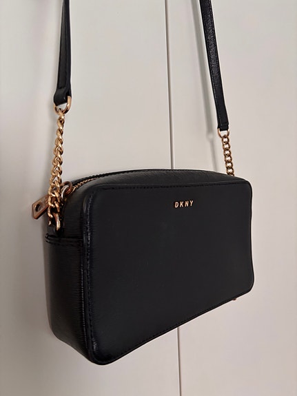 DKNY olkalaukku