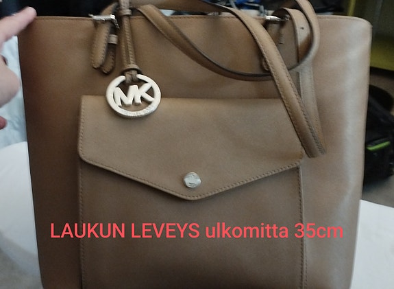 Tyylikäs M.Kors laukku edullisesti