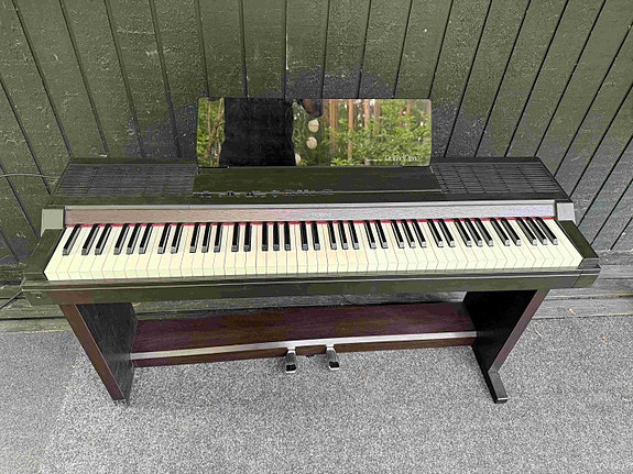 Halpa Roland HP-800 sähköpiano (yksi G# reistaa)