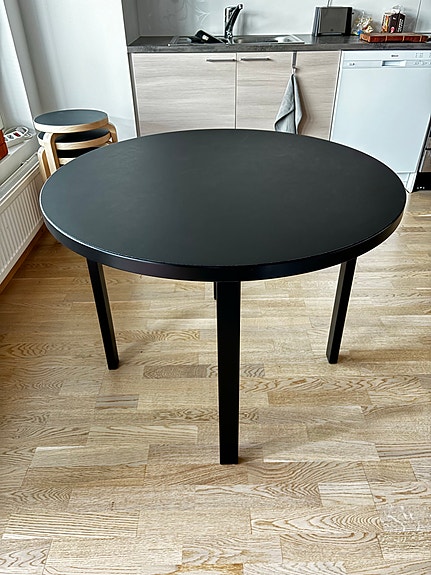 Artek 90A ruokapöytä