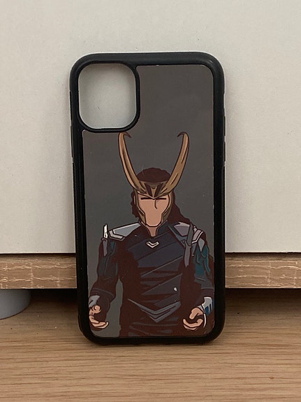 Apple iPhone suojakuori Loki