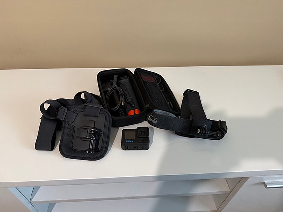 GoPro 13 black actionkamera ja tarvikkeita