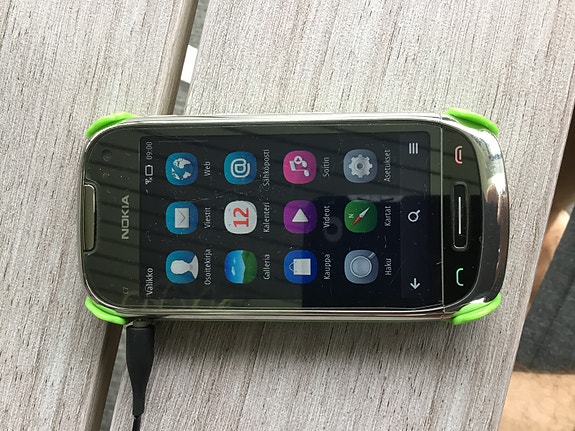 Nokia c7 puhelin Angry birds kuorella