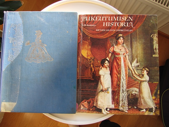 Pukeutumisen historiaan liittyviä kirjoja
