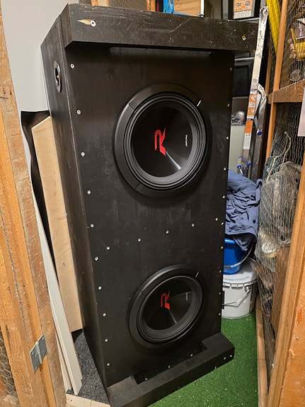 2 x 12" subwoofer Alpine R-line (160 litraa)