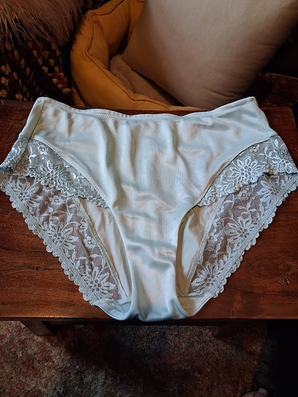 Triumph alushousut käyttämättömät