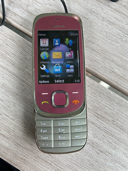 Nokia 7230 liukuläppäpuhelin