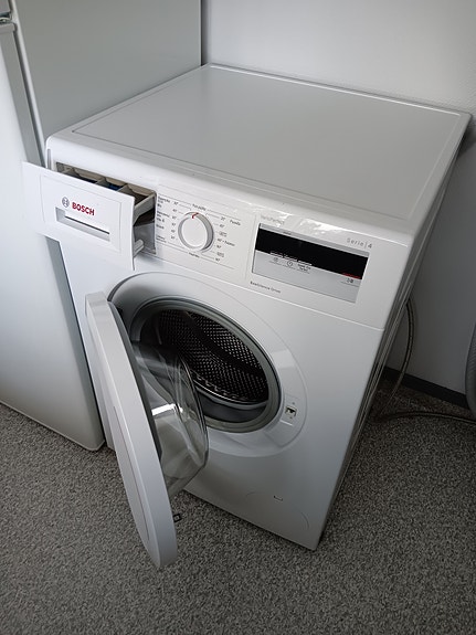Bosch edestä täytettävä pyykinpesukone valkoinen