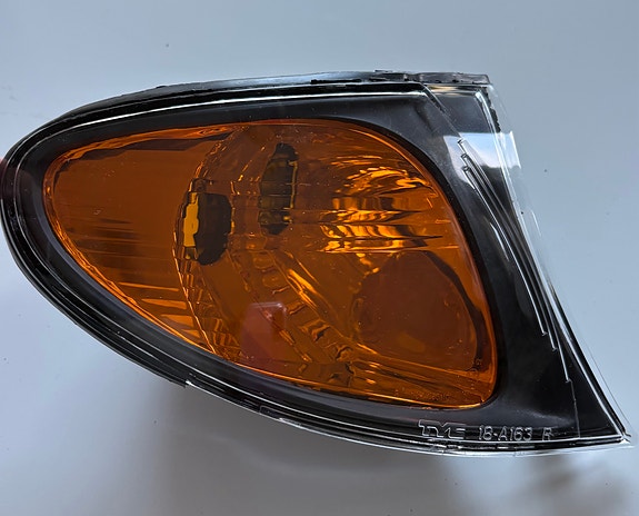 BMW 3-sarja E46 etuvilkku oikea TYC 18-0163-01-2