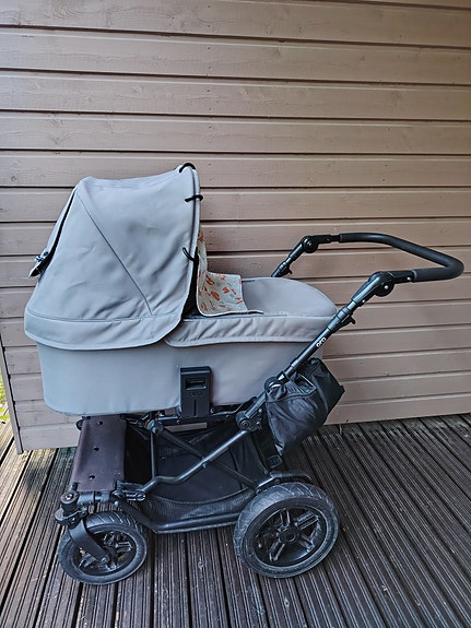 Ora Unto yhdistelmävaunut kääntyvillä eturenkailla