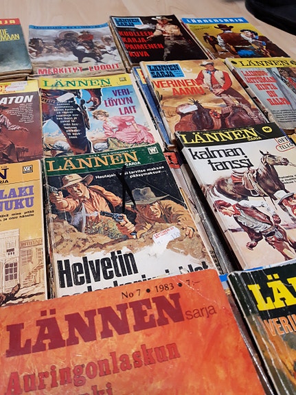 Lännen sarja -lehtiä laatikollinen
