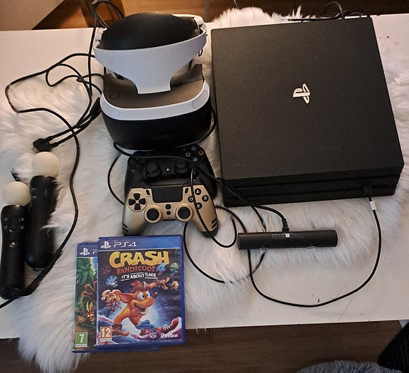 Ps4 Pro ja vr lasit pakettina