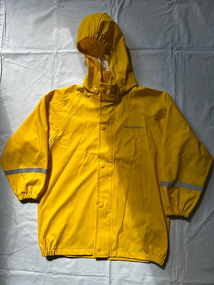 Keltainen sadetakki 116