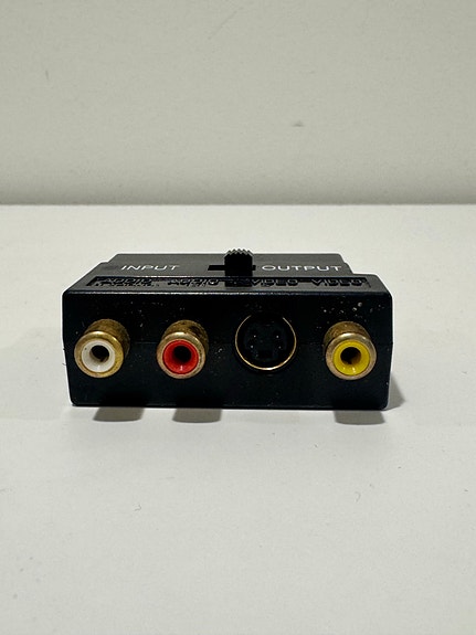 SCART - RCA / S-Video adapteri kytkimellä (In/Out), kullatut liittimet