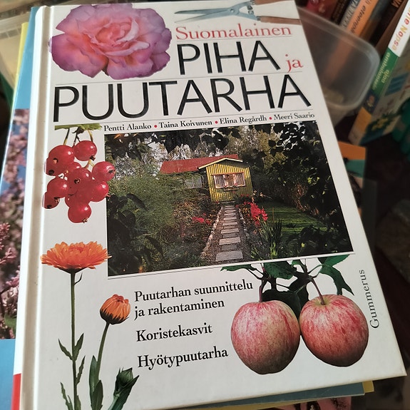 Suomalainen piha ja puutarha -kirja
