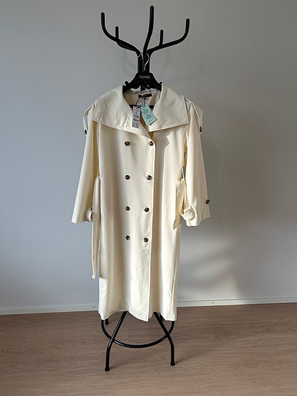 Trenssi / Trench coat