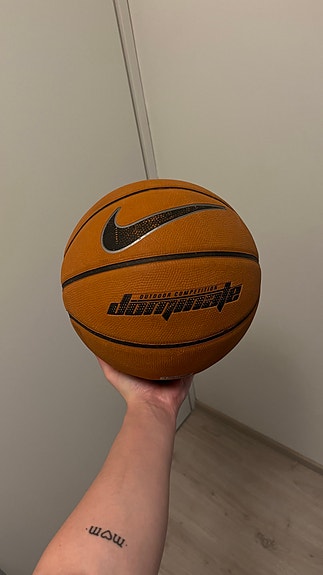 Nike koripallo oranssi