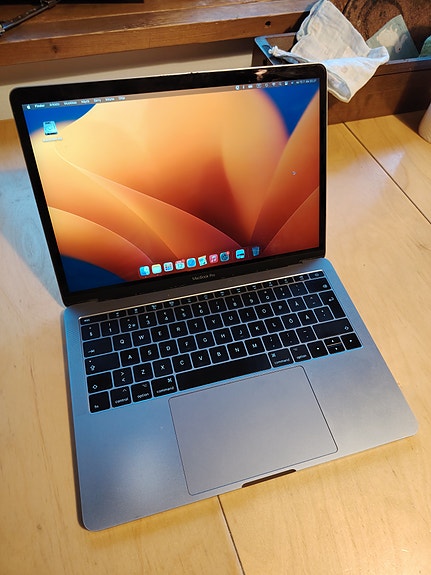 Myydään: Apple MacBook Pro 13" 16GB RAM (2017)