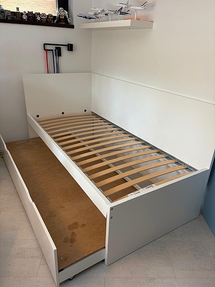 IKEA sänky säilytyslaatikolla