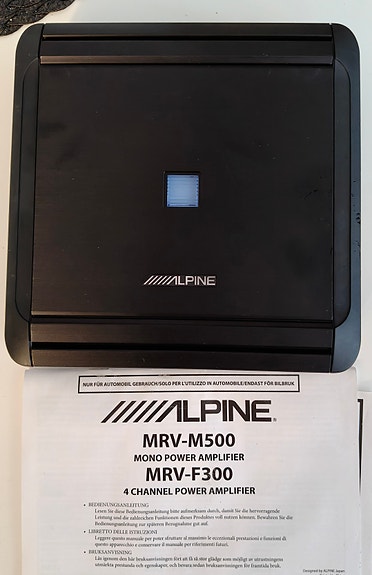 Alpine MRV F300 ja Herz 10" subbari refleksikotelossa