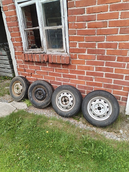 Peräkärryn vanteet ja renkaat 4kpl