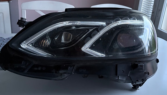 Mercedes-Benz ajovalo / umpio Hella 3450 3451 LED