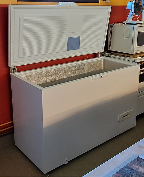 Whirlpool arkkupakastin valkoinen