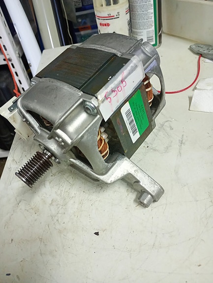 Moottori C.E.SET CIM 2/55-132/HP 3 phase motor 195V -3A-800W-310Hz-17500rpm