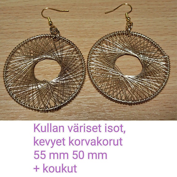Kullanväriset isot korvakorut